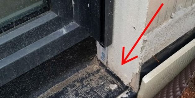 Fehlende Flankenabdichtung in der Fensterleibung